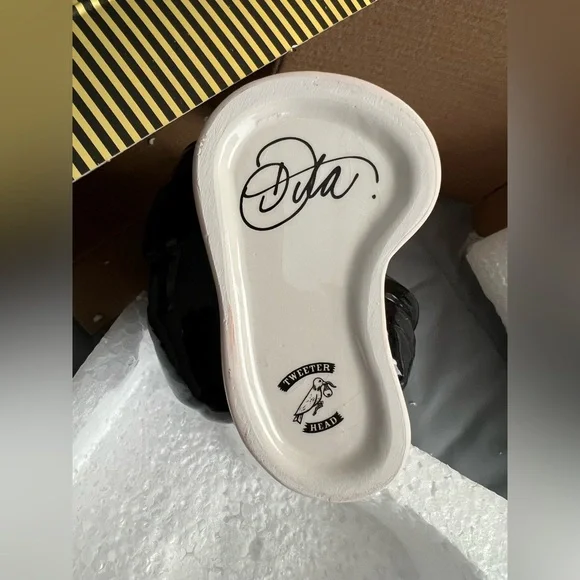 The Dita Von Teese Glamour Girl Vase (Gold) - Picture 10 of 10